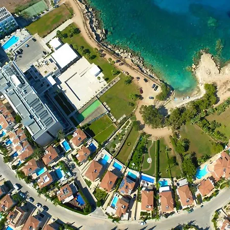 Becca - Coralli Beachfront Paralímni