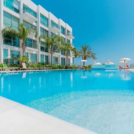 Becca - Coralli Beachfront * Paralimni